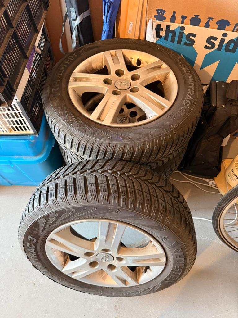 Hyundai 15” Velgen met Vredestein Winterbanden M+S 5x114,3, Auto-onderdelen, Banden en Velgen, Ophalen, 15 inch, Banden en Velgen