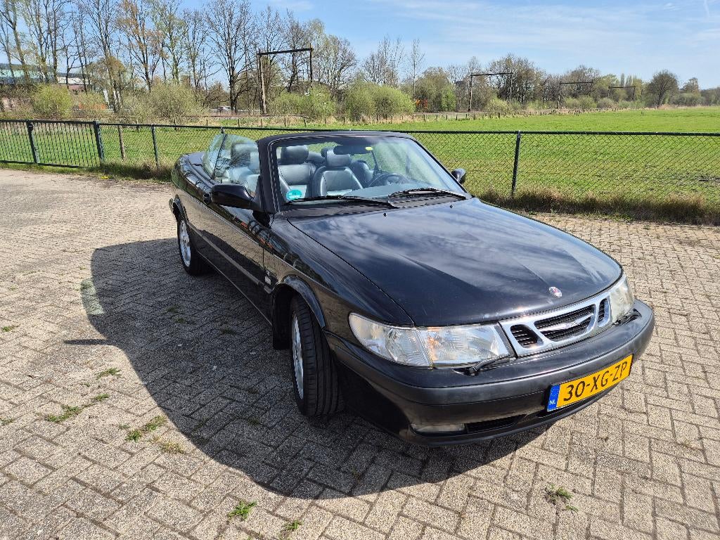 Saab 9-3 2.0t SE cabriolet zwart, nieuwe APK, Auto's, Saab, 730 kg, Zwart, 4 cilinders, Cabriolet