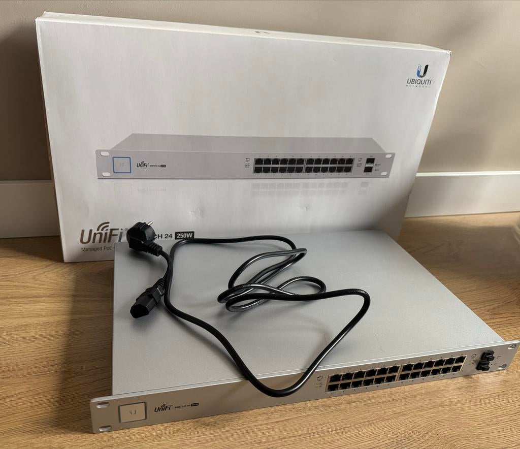 Ubiquiti UniFi Switch USW 24 PoE 250W met Noctua, Ophalen, Zo goed als nieuw