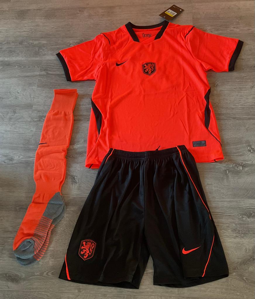 Nederlands elftal tenue 128, Maat XS of kleiner, Ophalen of Verzenden, Zo goed als nieuw, Set
