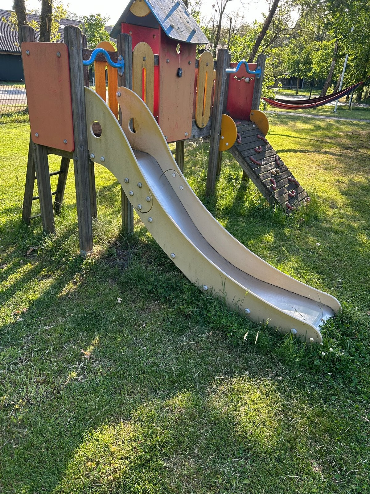Houten Speelhuisje met Glijbaan en Klimwand, Ophalen, Gebruikt, Hout
