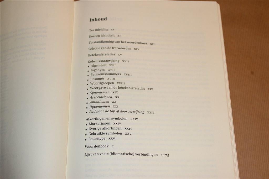 Van Dale Groot Synoniemen Woordenboek — Hét Standaardwerk, Boeken, Woordenboeken, Ophalen of Verzenden, Gelezen, Van Dale, Nederlands