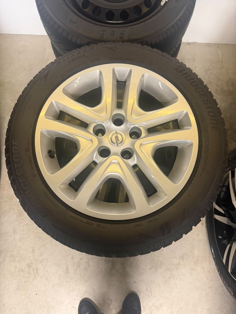 Opel Astra winterset 16 inch Bridgestone Winterbanden, 16 inch, Banden en Velgen, 205 mm, Winterbanden