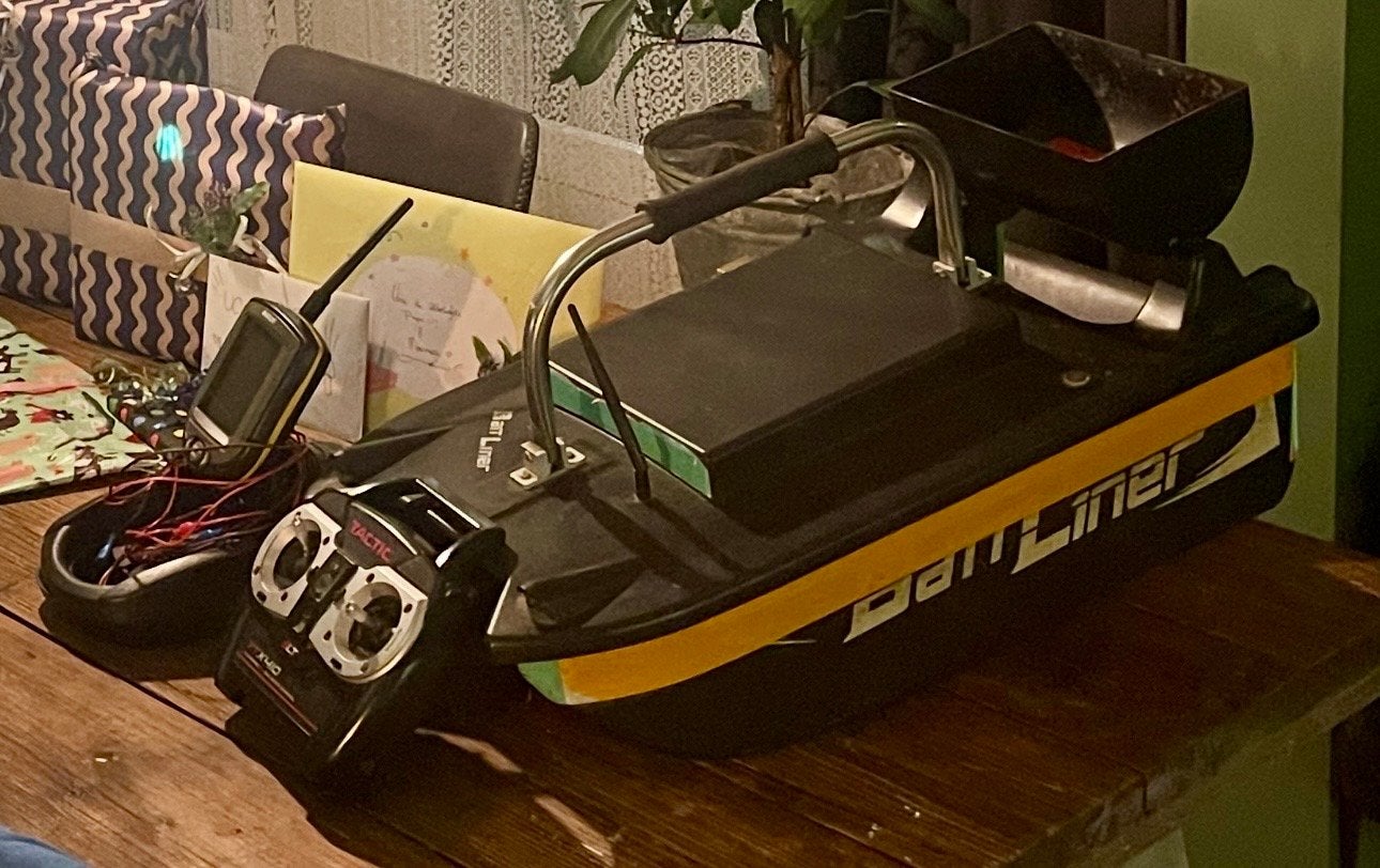 Voerboot met fishfinder - DAM Baitliner, Ophalen of Verzenden, Gebruikt, Overige typen
