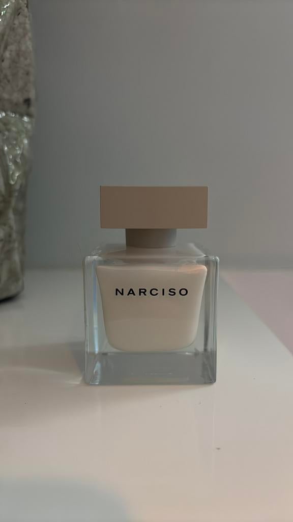 Narciso Rodriguez Narciso 50 ml white cube vol, Sieraden, Tassen en Uiterlijk, Uiterlijk | Parfum, Zo goed als nieuw, Ophalen of Verzenden