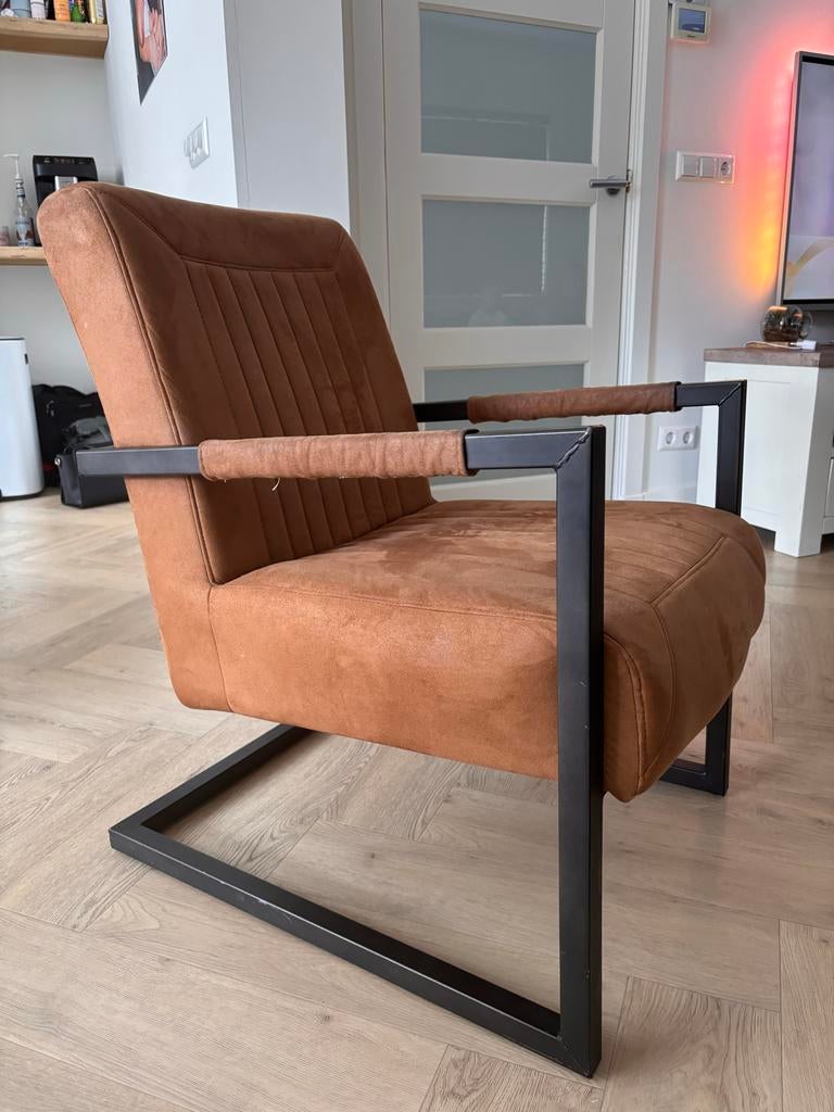 2x Comfortabele bruine fauteuil met metalen frame, Huis en Inrichting, Fauteuils, Ophalen, 75 tot 100 cm, Zo goed als nieuw, Stof