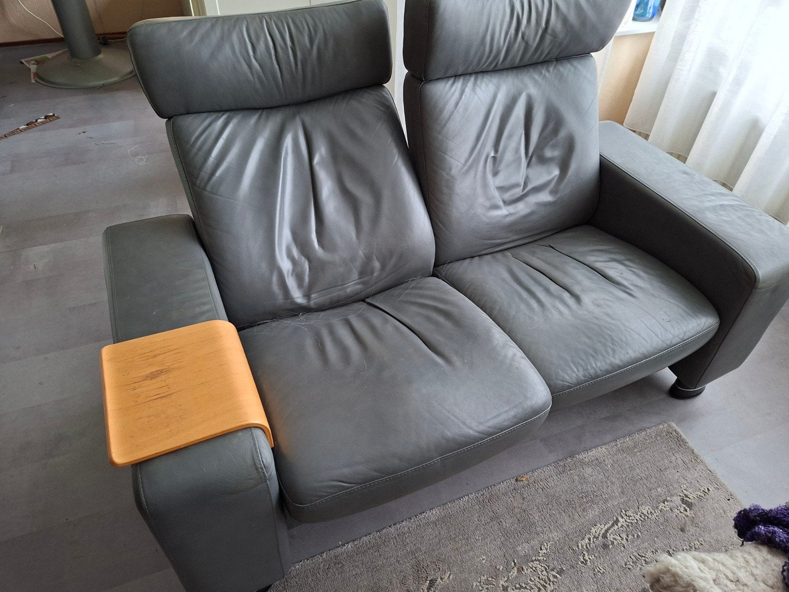 Stressless 2 zits bank, leer kleur gijs, Ophalen, Gebruikt, Tweepersoons, Rechte bank