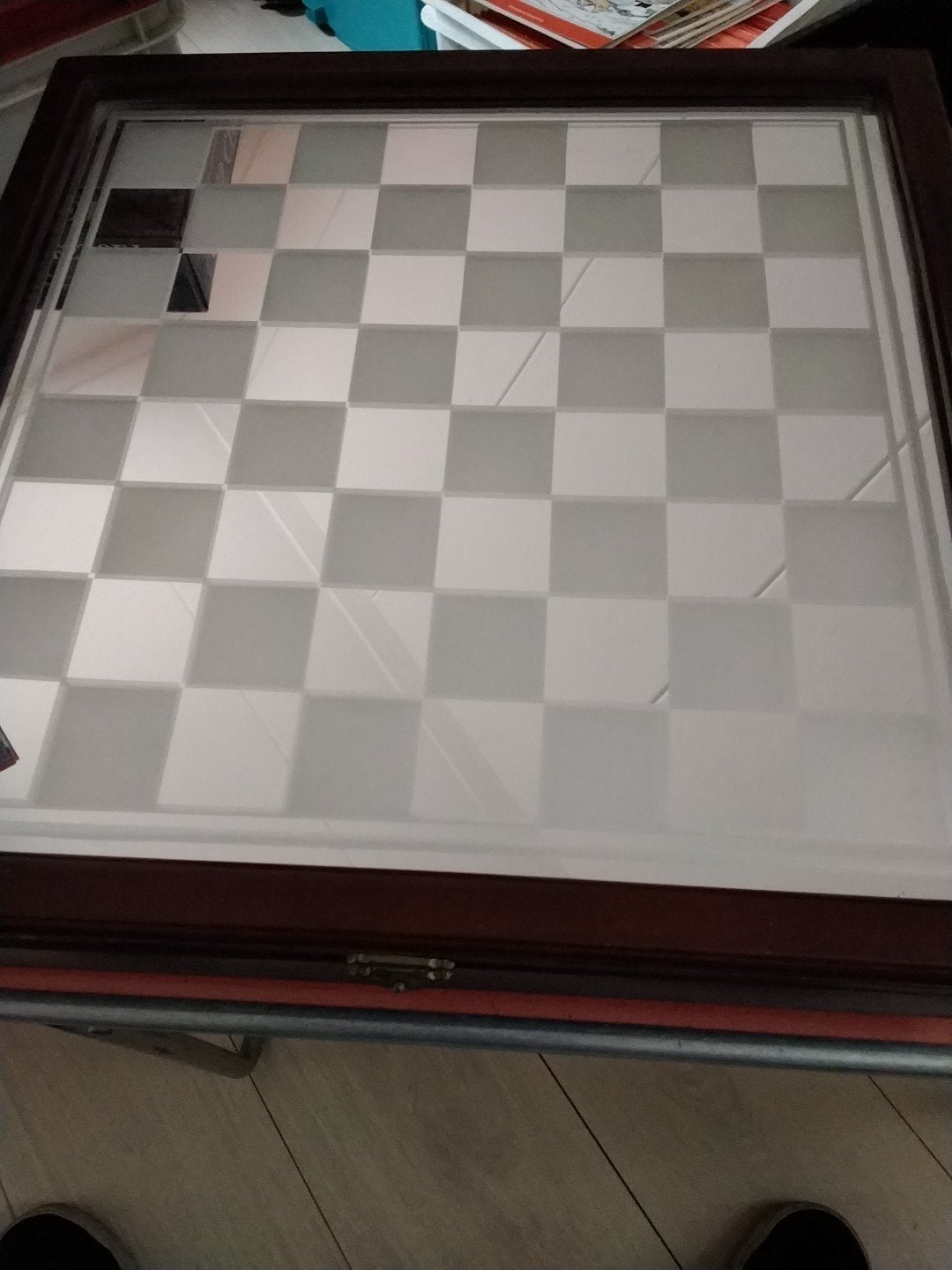 Glazen schaakspel met houten kist € 20, Hobby en Vrije tijd, Een of twee spelers, Ophalen, Gebruikt