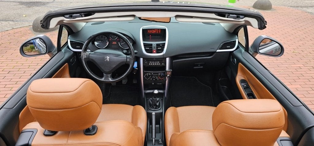 Peugeot 207 CC 1.6 VTi | leer airco elec kap nederlandse aut, 15 km/l, Gebruikt, 4 cilinders, Cabriolet
