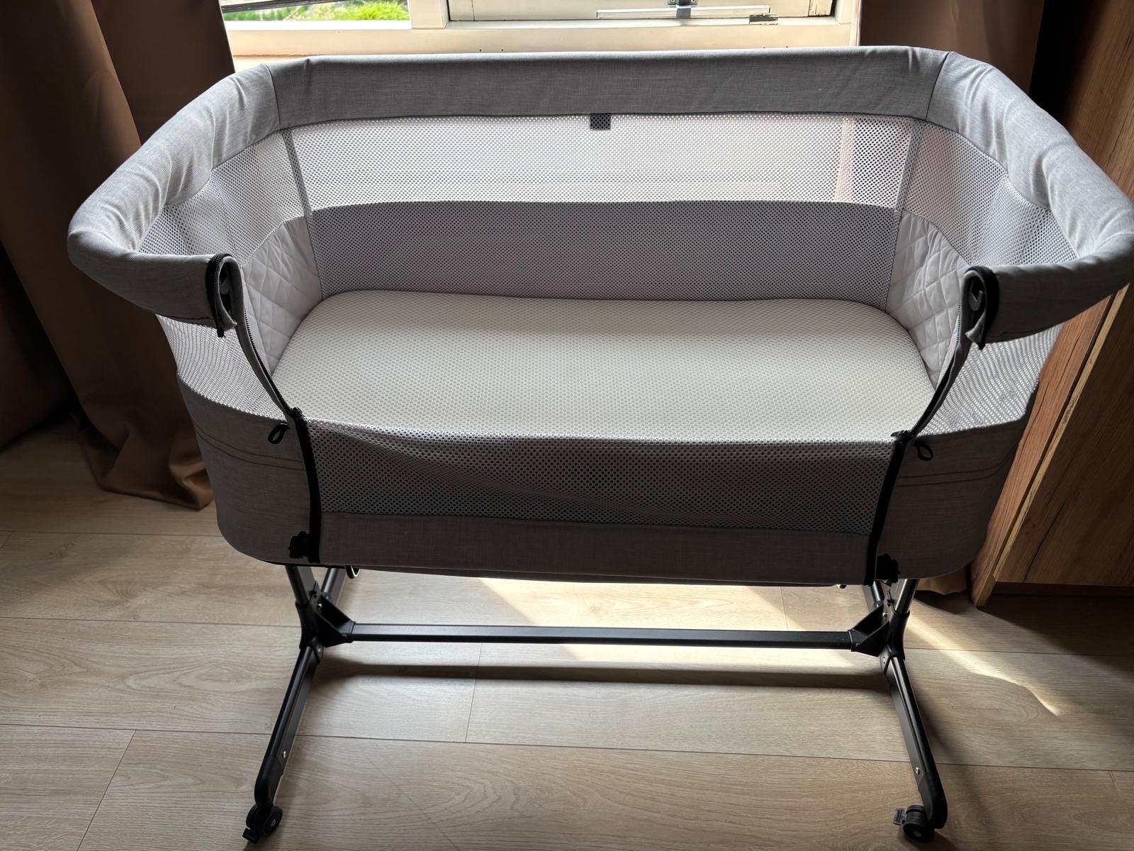 LEUK Co-sleeper. Zo goed als nieuw, Kinderen en Baby's, Babywiegjes en Ledikanten, Ophalen, Zo goed als nieuw, Wieg