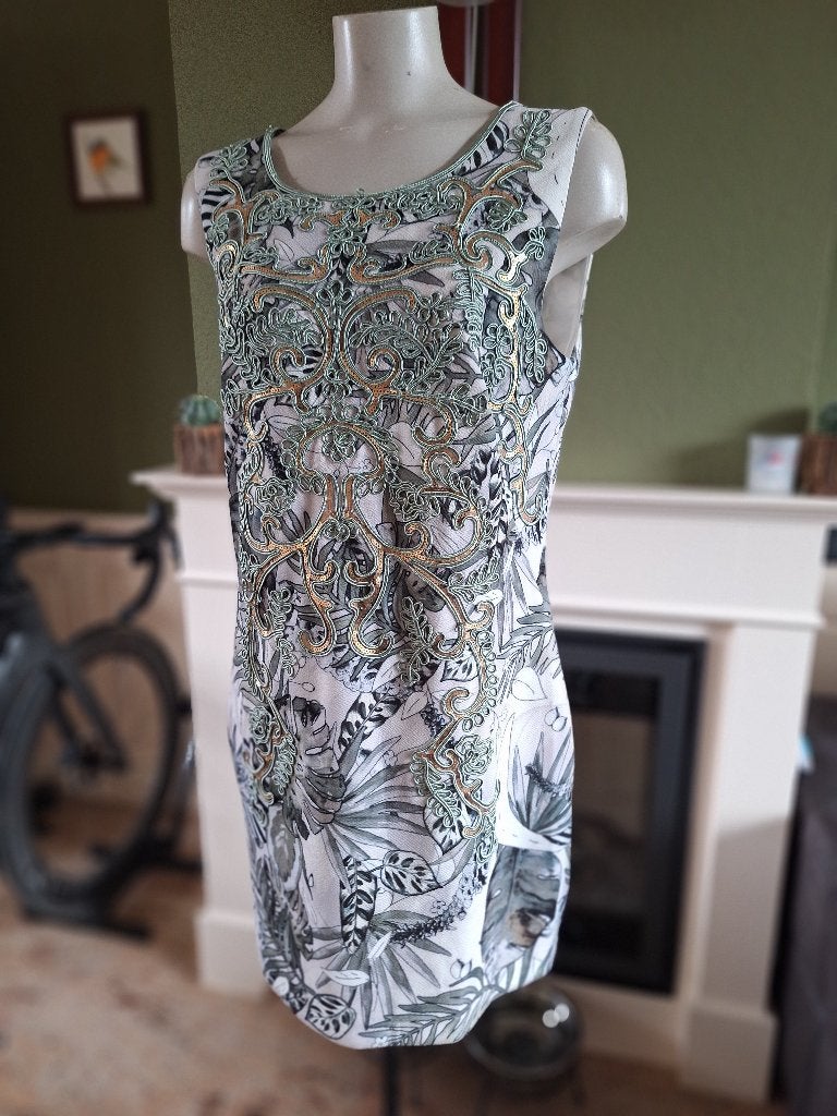 K-Design jurk prachtige geborduurde jurk groen goud XL, Kleding | Dames, K-design, Maat 42/44 (L), Ophalen of Verzenden, Zo goed als nieuw
