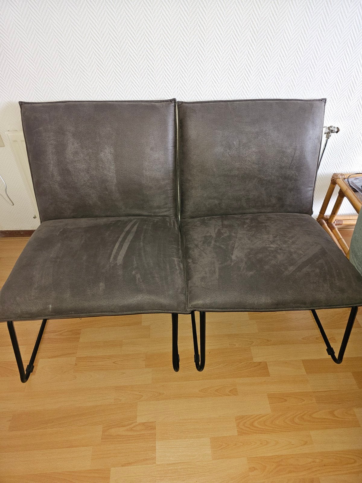Twee comfortabele stoelen - olijfgroen met metalen onderstel, Huis en Inrichting, Ophalen, Gebruikt, Twee, Modern, Industrieel