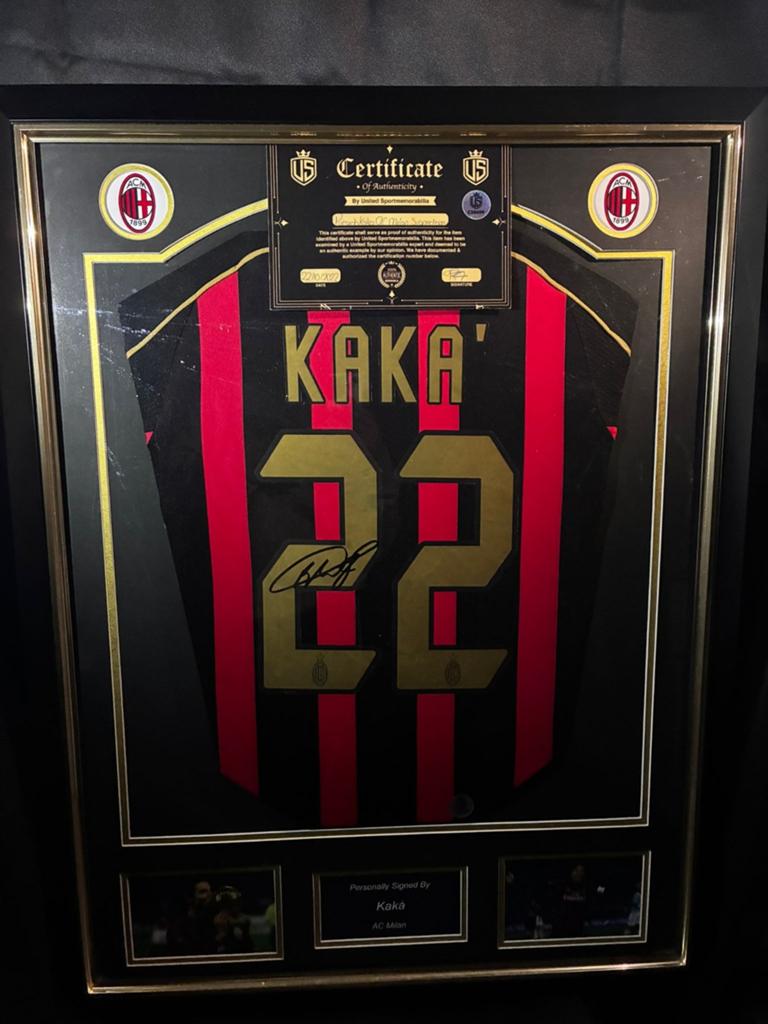 Gesigneerd Kaka AC Milan Shirt - Ingelijst met COA, Verzamelen, Sportartikelen en Voetbal, Ophalen, Zo goed als nieuw, Buitenlandse clubs