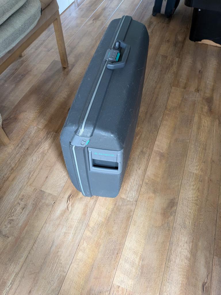 Grote stevige Samsonite koffer met wieltjes en slot, Sieraden, Tassen en Uiterlijk, Koffers, Wieltjes, Gebruikt, Hard kunststof