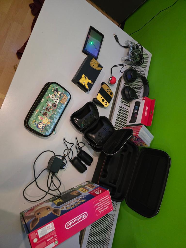 Zeer overcomplete Switch - Pokémon: Let’s Go, Eevee!, Ophalen, Switch Original, Met 3 controllers of meer, Gebruikt