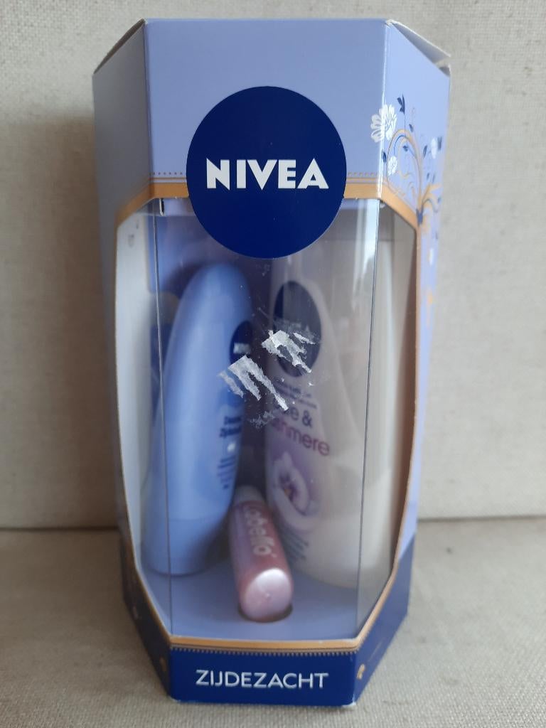 NIVEA Zijdezacht cadeauverpakking - nieuw -, Ophalen of Verzenden, Nieuw, Bodylotion, Crème of Olie