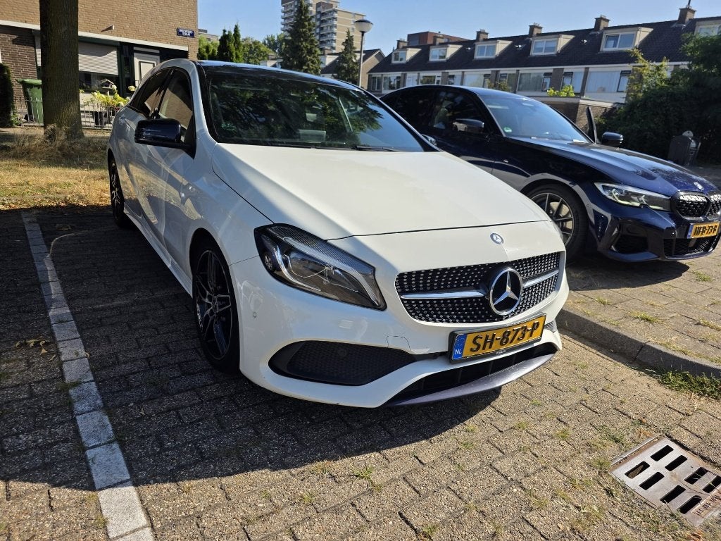 Mercedes-Benz A-Klasse A180 AMG Night Edition Plus, Auto's, 4 cilinders, Alcantara, 1595 cc, 1200 kg