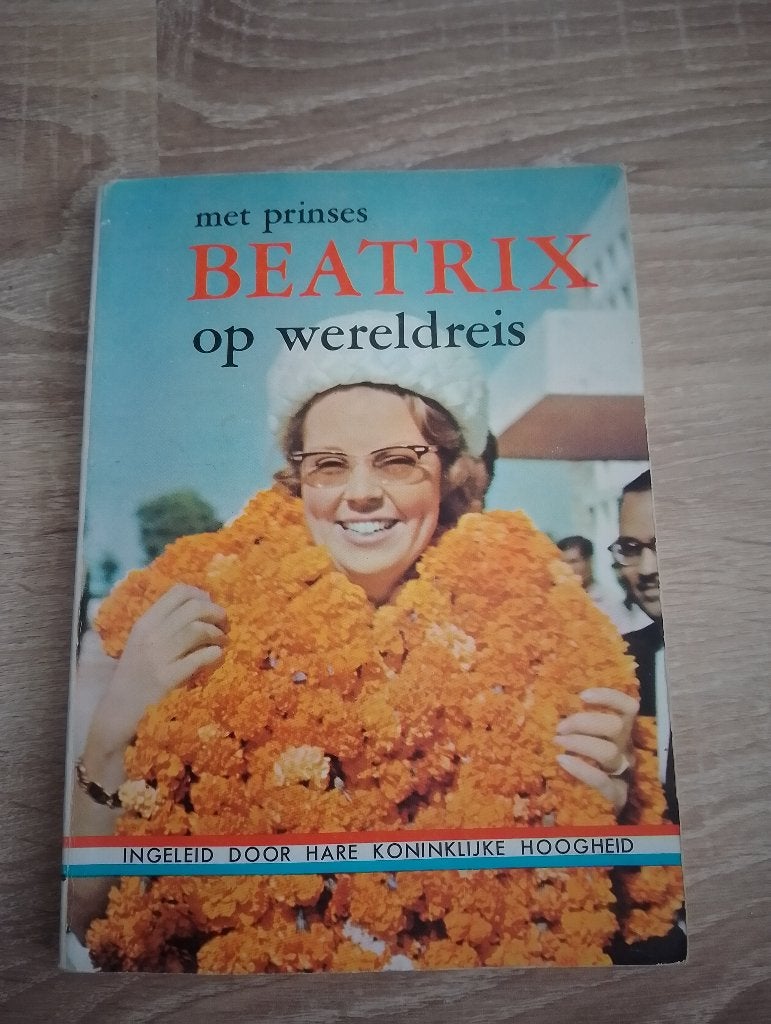 Met Prinses Beatrix op Wereldreis - Margriet Speciale Pocket, Ophalen of Verzenden, Gelezen, Onbekend