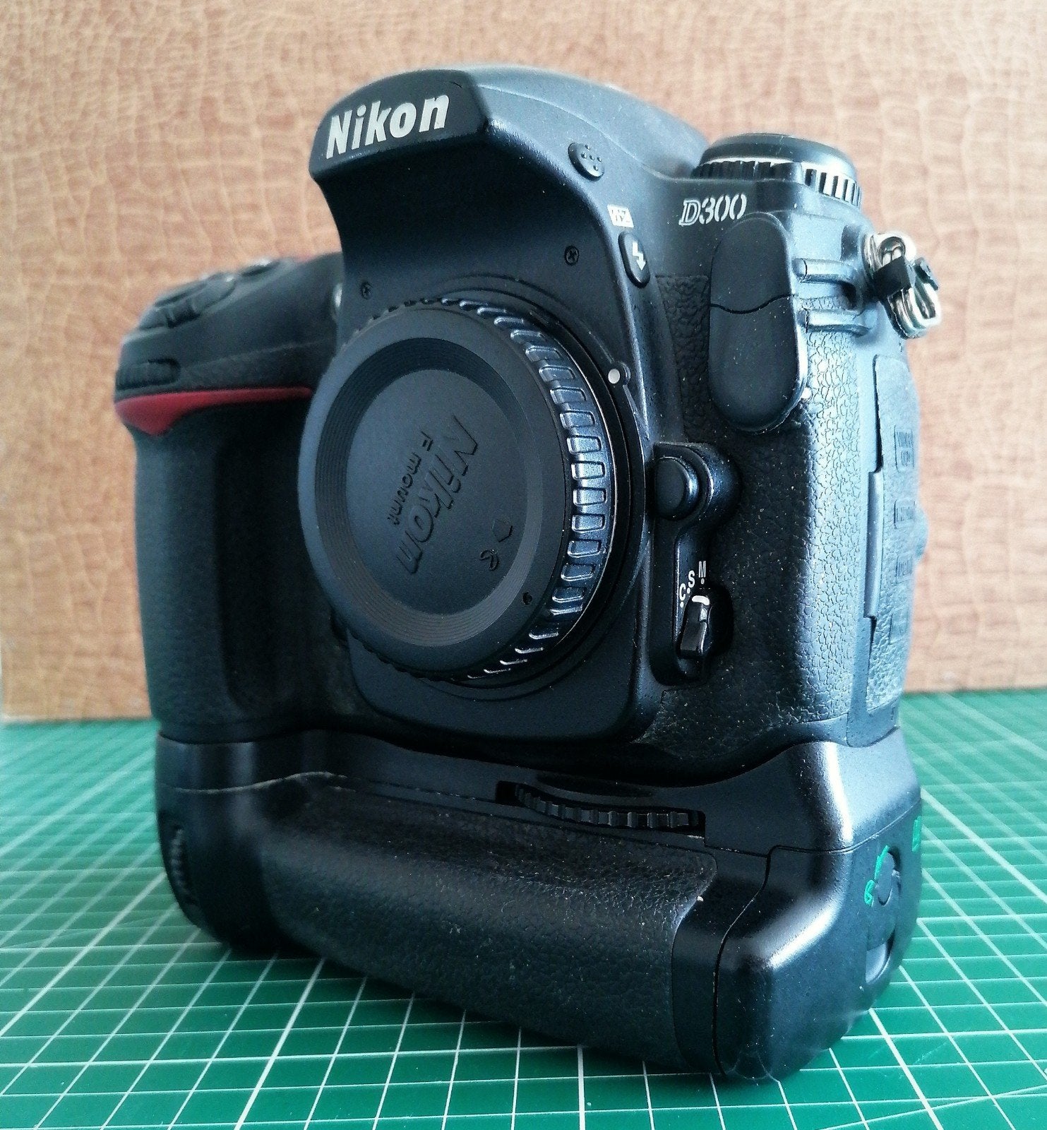 Nikon D300 camerabody  € 150,00, Audio, Tv en Foto, Fotocamera's Digitaal, Ingebouwde flitser, Spiegelreflex, 12 megapixels, Ophalen of Verzenden