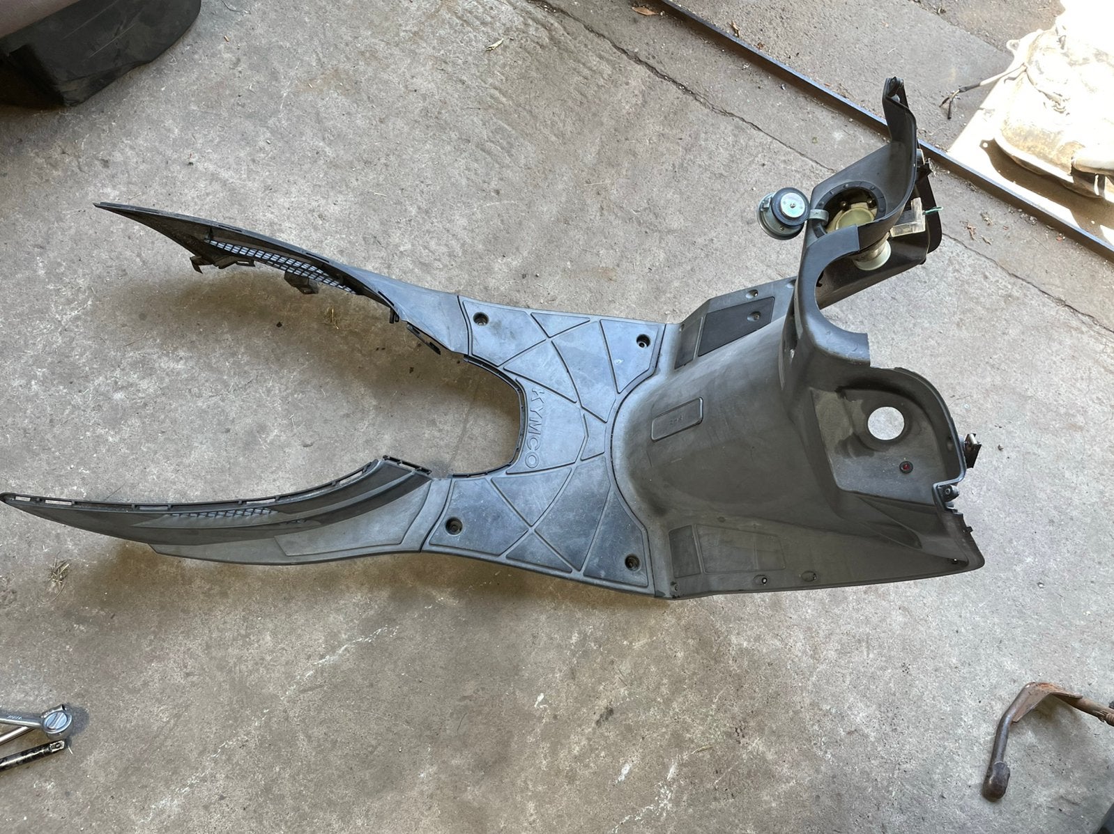 Treeplank en beenschild Kymco New Dink 50, Ophalen, Gebruikt, Kap, Kymco