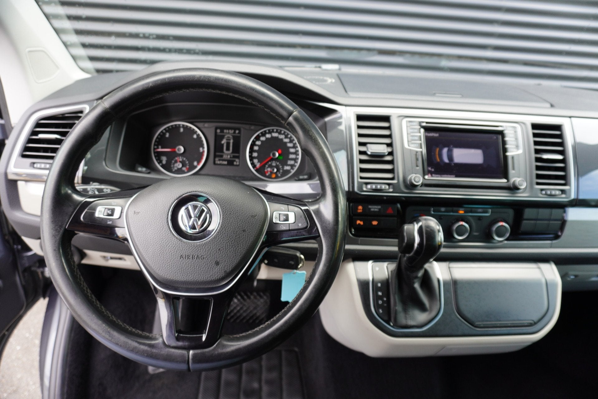 Volkswagen Transporter 140pk Automaat Dubbele cabine L2H1 Le, Auto's, Euro 5, Gebruikt, Zwart, 4 cilinders