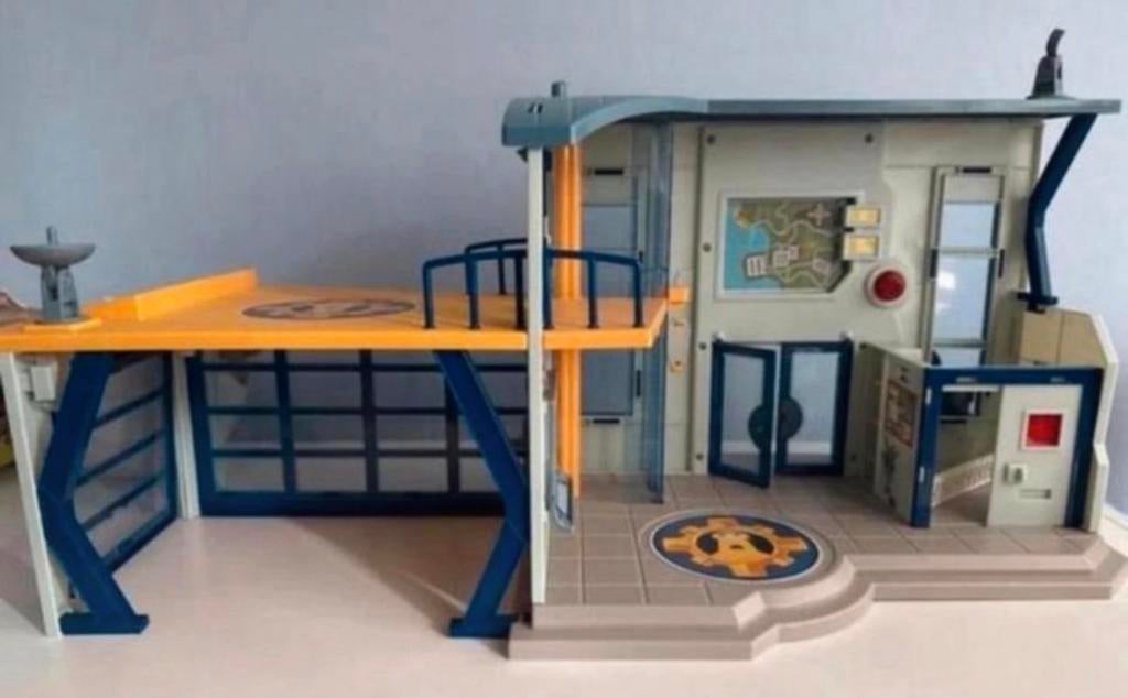 Playmobil Brandweerkazerne met garage, Kinderen en Baby's, Speelgoed | Playmobil, Ophalen of Verzenden, Gebruikt, Complete set