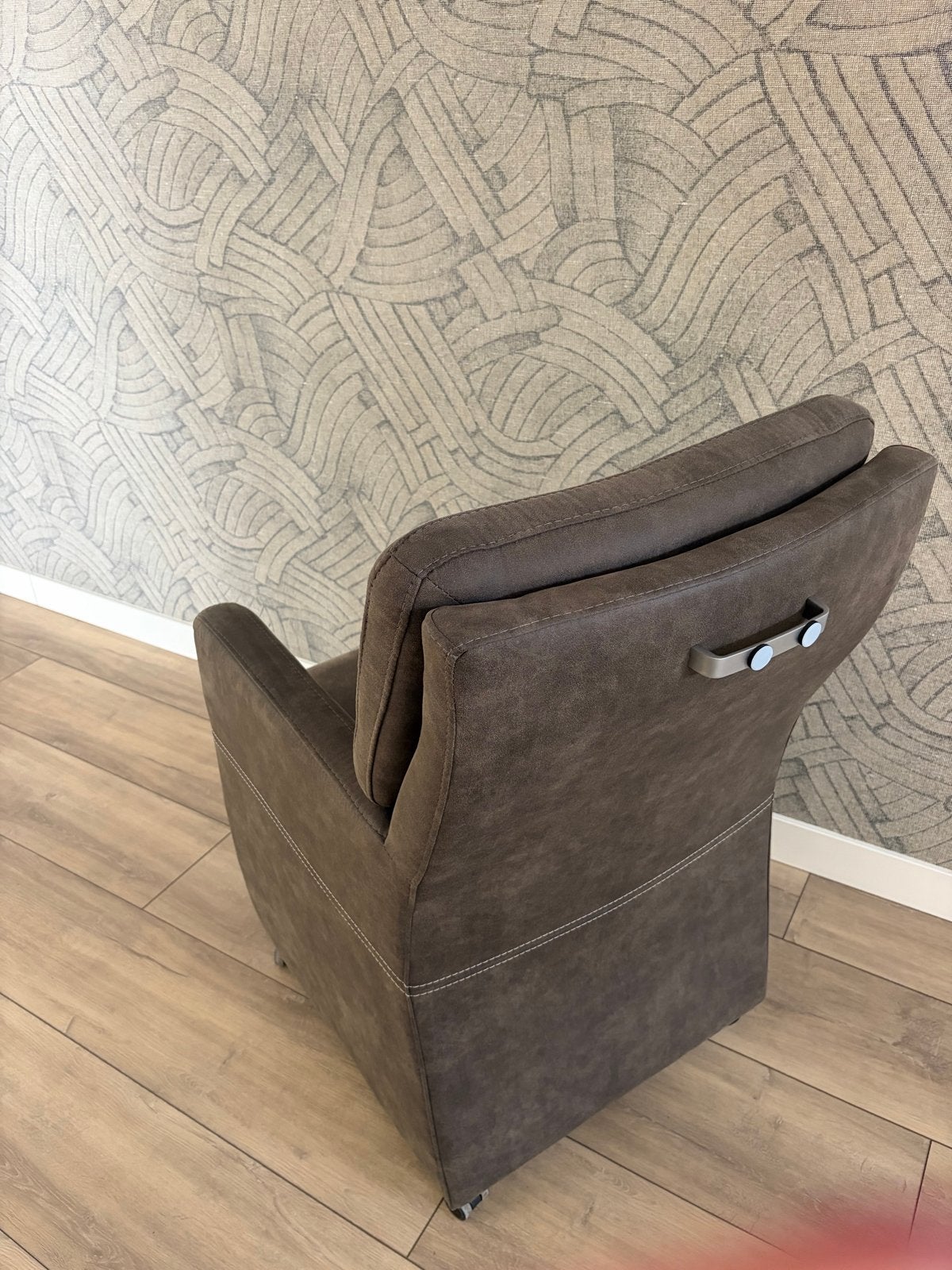Comfortabele eetkamerstoelen met armleuning en wieltjes, Ophalen, Gebruikt, Bruin, Stof