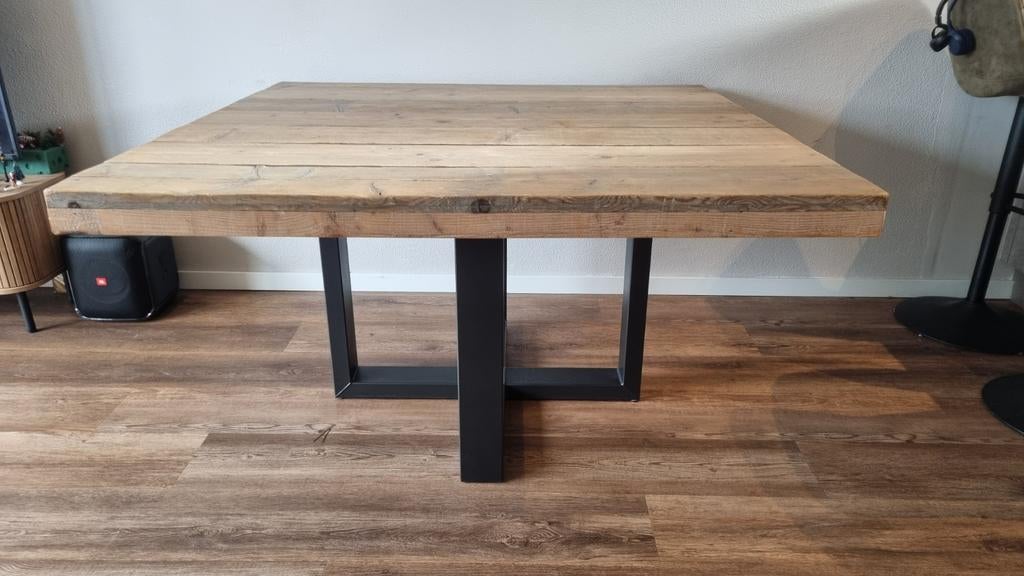 Vierkante eettafel 137x137, Huis en Inrichting, Tafels | Eettafels, Ophalen, Gebruikt, 100 tot 150 cm, 150 tot 200 cm