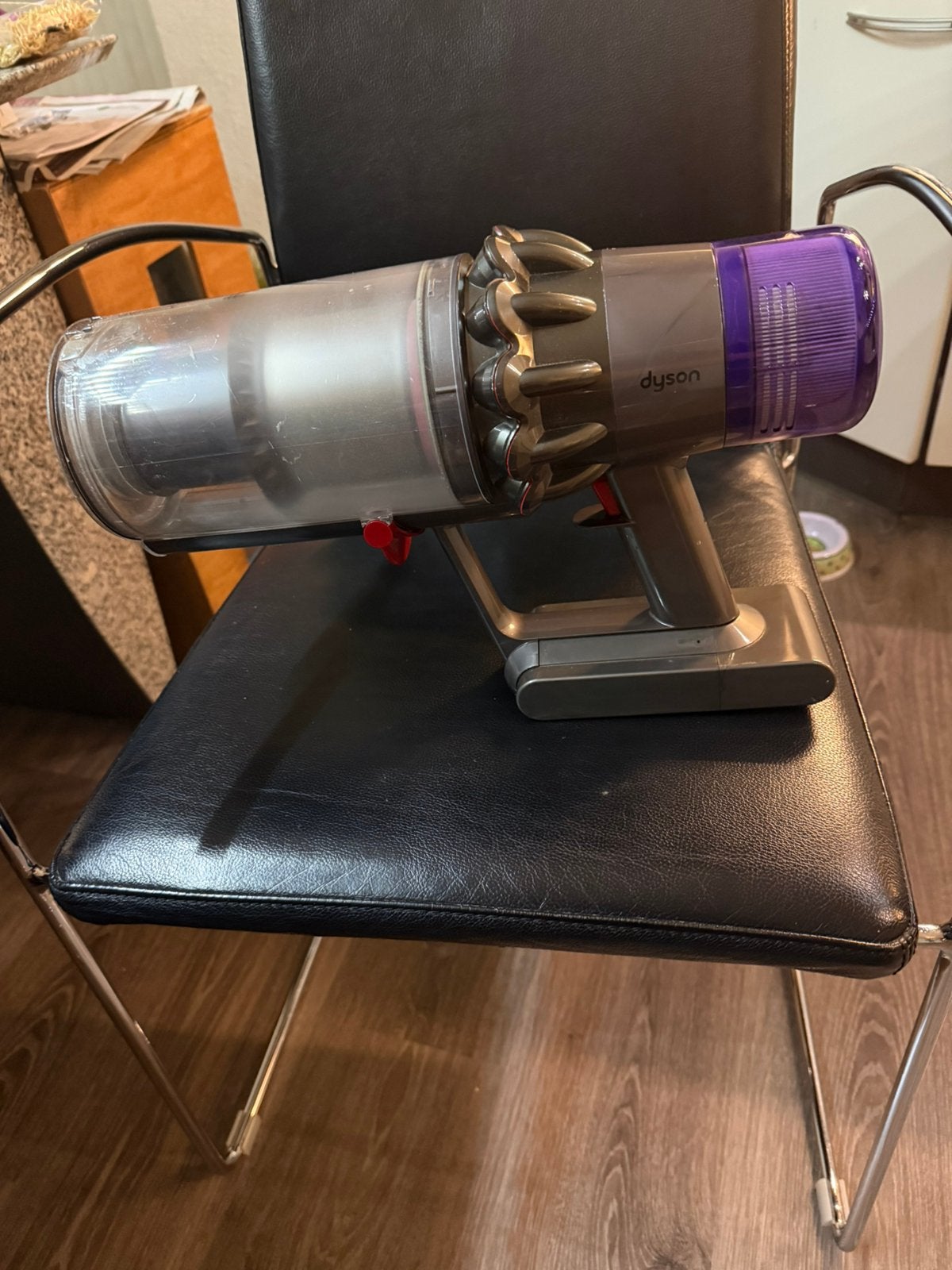 Mooie Dyson V11 steelstofzuiger met bijna nw acc. Pulseert., Witgoed en Apparatuur, Ophalen of Verzenden, Zo goed als nieuw