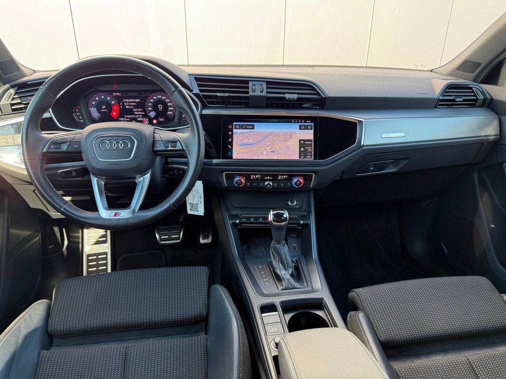 Audi Q3 Sportback 35 TFSI S-Edition | Panoramadak | 2x S-Lin, 4 cilinders, 150 pk, 1505 kg, Leder en Stof
