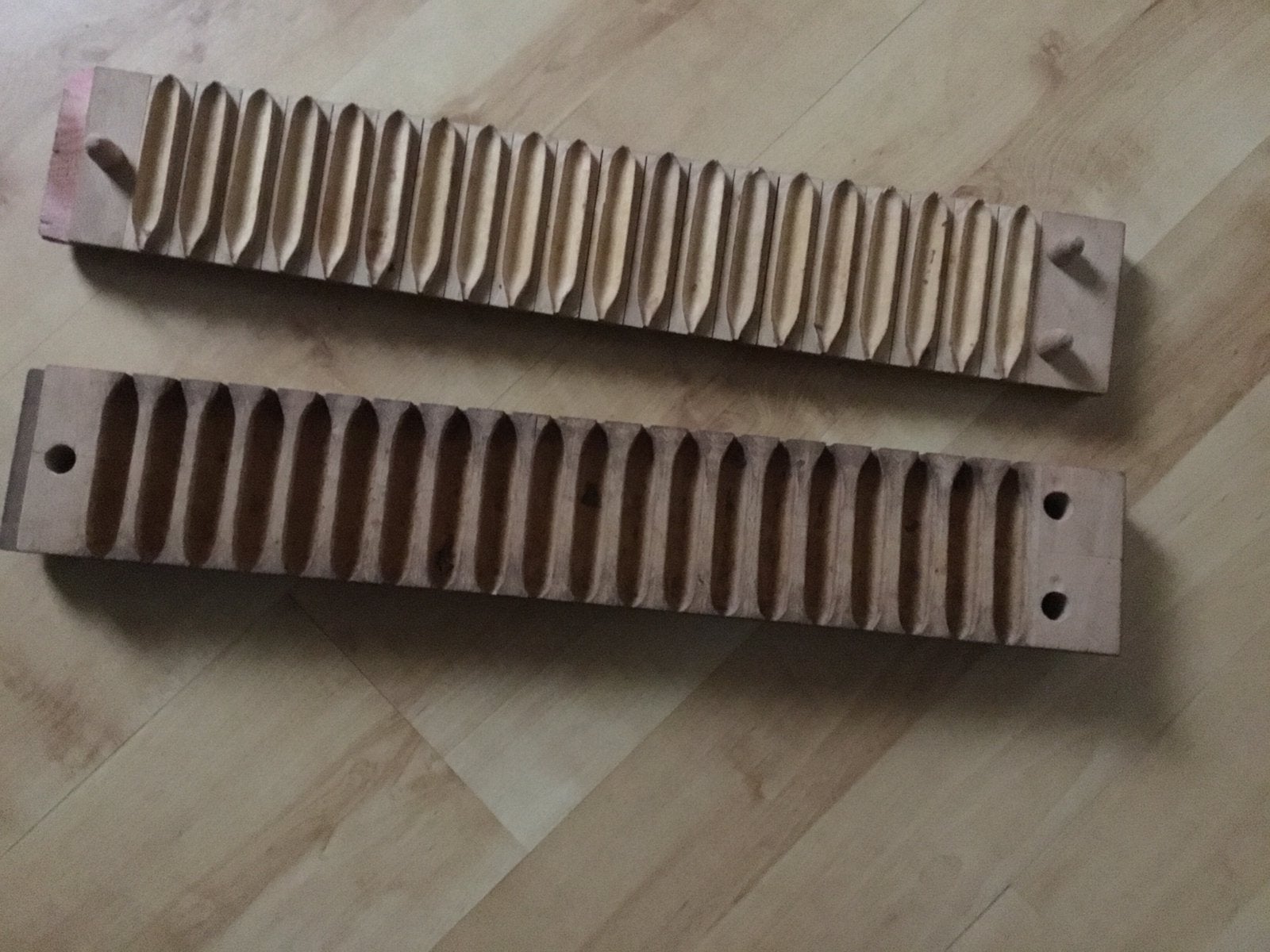 Sigarenplank 56 cm lang, 9.5 cm breed, 6.5 cm dik., Antiek en Kunst, Antiek | Gereedschap en Instrumenten, Ophalen of Verzenden