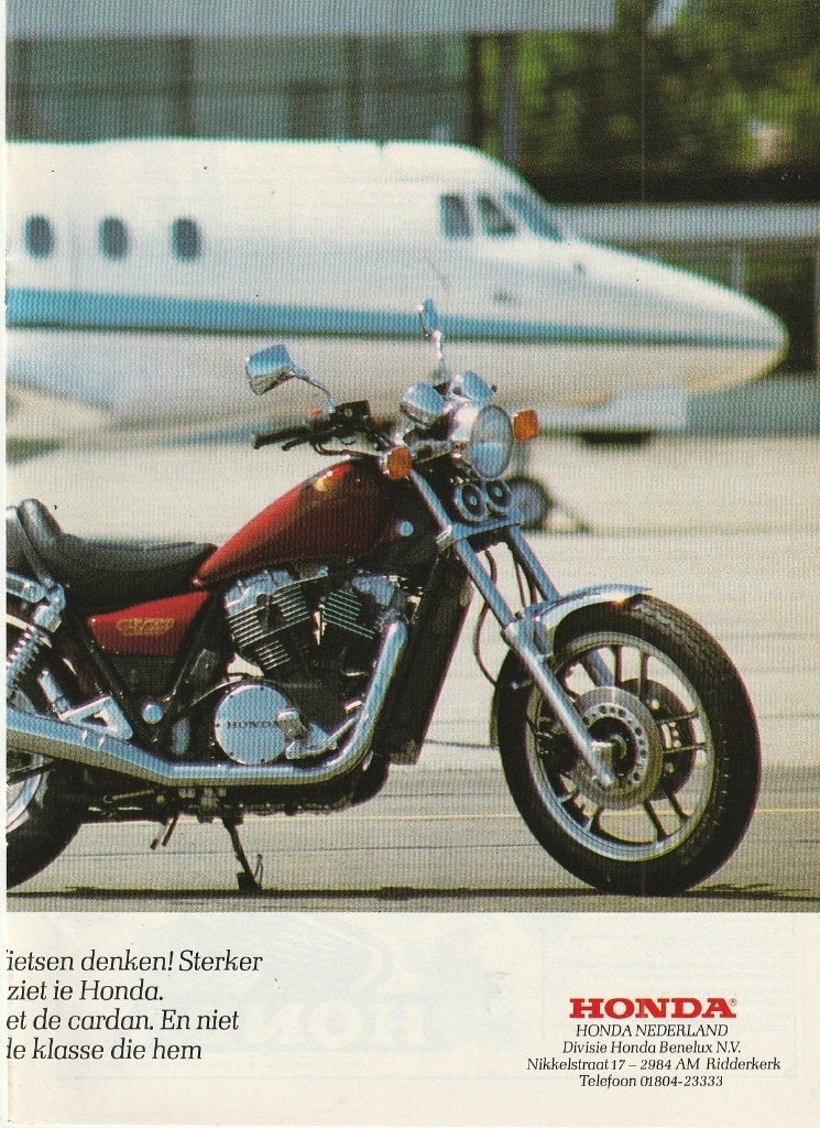 retro reclame 1983 Honda motor op het vliegveld, Verzamelen, Verzenden, Overige typen