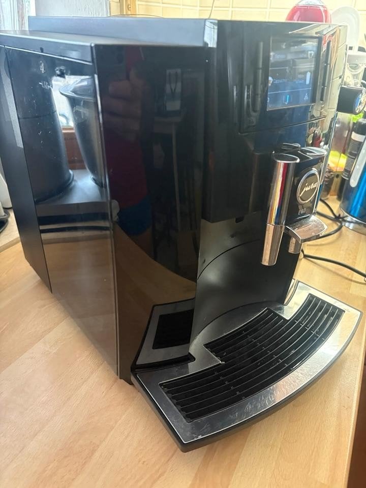 Goede werkende bonen koffiemachine Jura E60, Ophalen, Koffiemachine