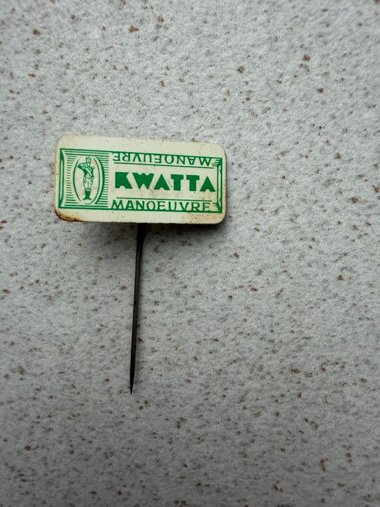 Oud speldje Kwatta Manoeuvre, Ophalen of Verzenden, Gebruikt, Overige onderwerpen, Speldje of Pin