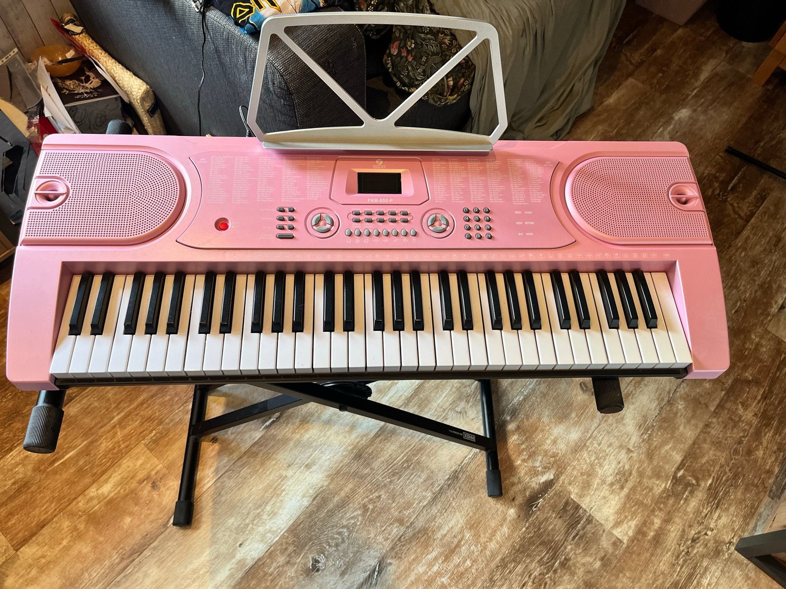 Roze Synthesizer met 61 Toetsen en Microfoon, 61 toetsen, Zo goed als nieuw, Met standaard, Ophalen