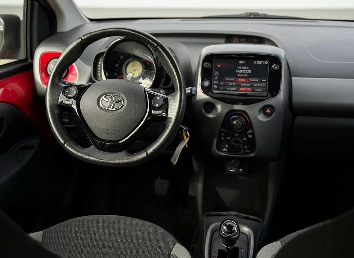Toyota Aygo 1.0 VVT-i x-play,achteruitrijcamera, airco, 2400, Gebruikt, Euro 6, 4 stoelen, Origineel Nederlands