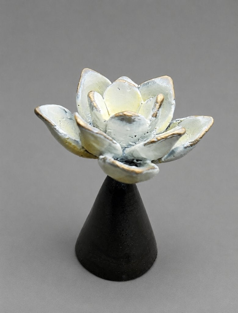 mini urn / asurn / lotus bloem / brons