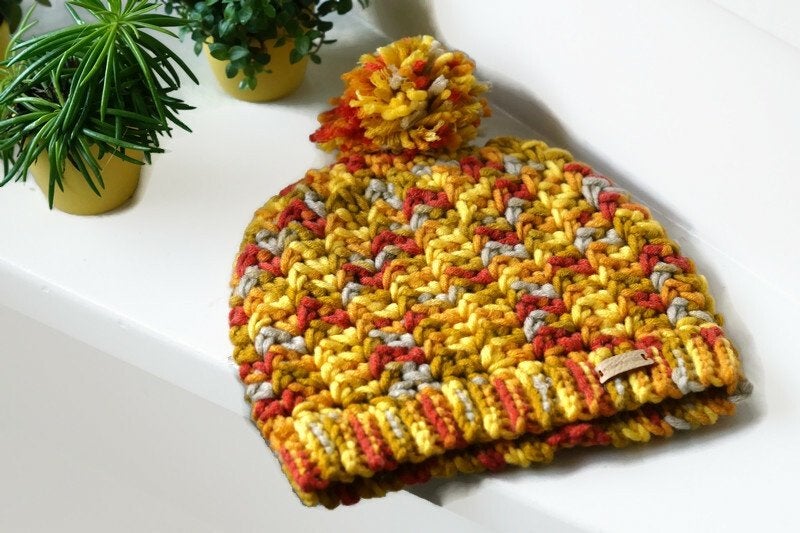 Vrolijke kindermuts in herfstkleuren met pompon, 110 t/m 116, Jongen of Meisje, Handgemaakt, Nieuw