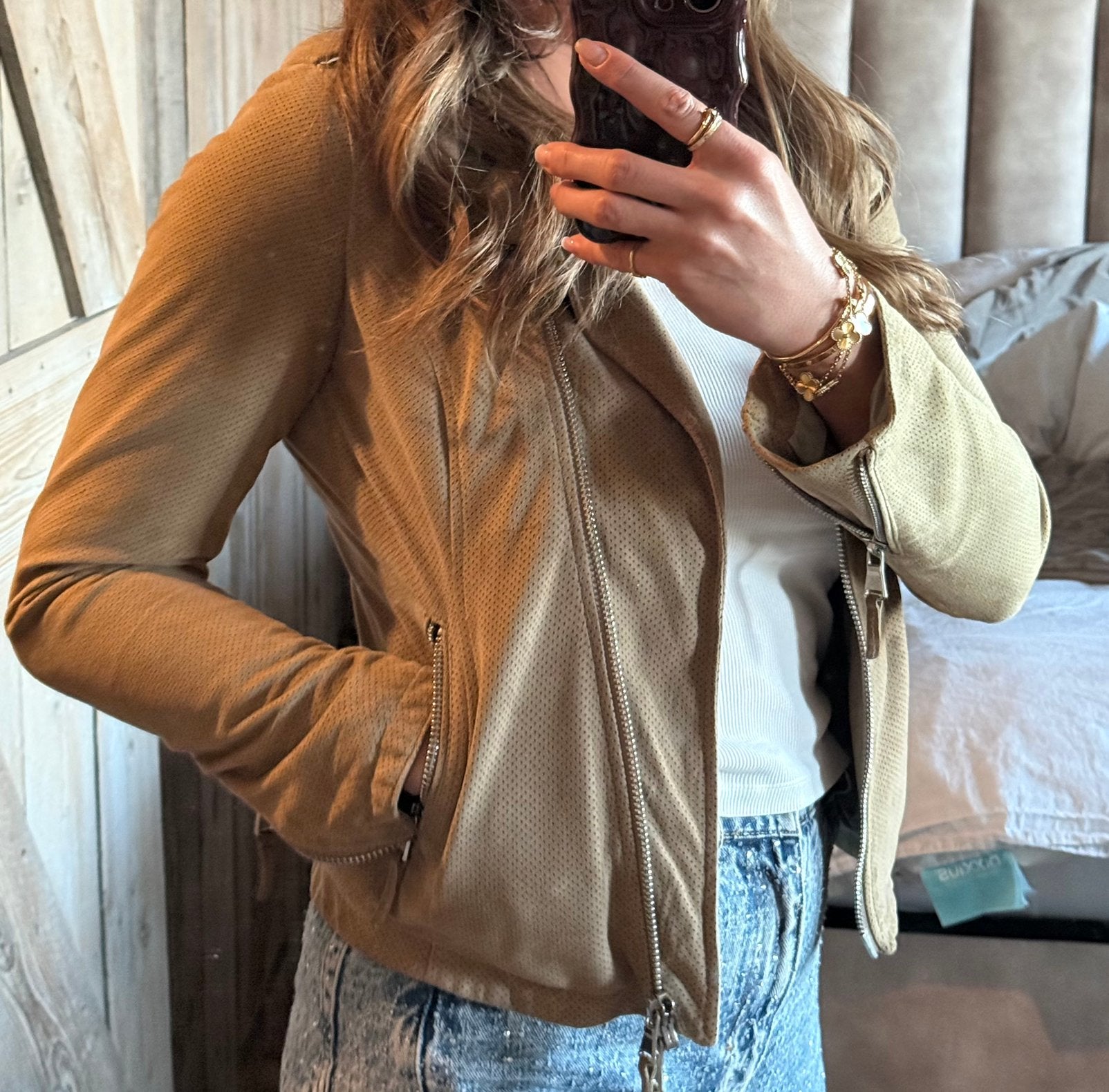 Beige / bruin suede jasje van Eleventy in maat 40, Ophalen of Verzenden, Zo goed als nieuw, Maat 38/40 (M), Beige