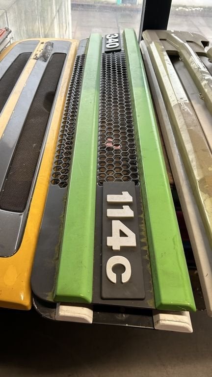 Scania Grille | 164 | onder grille | 4-serie, Gebruikt, Scania, Carrosserie en Plaatwerk