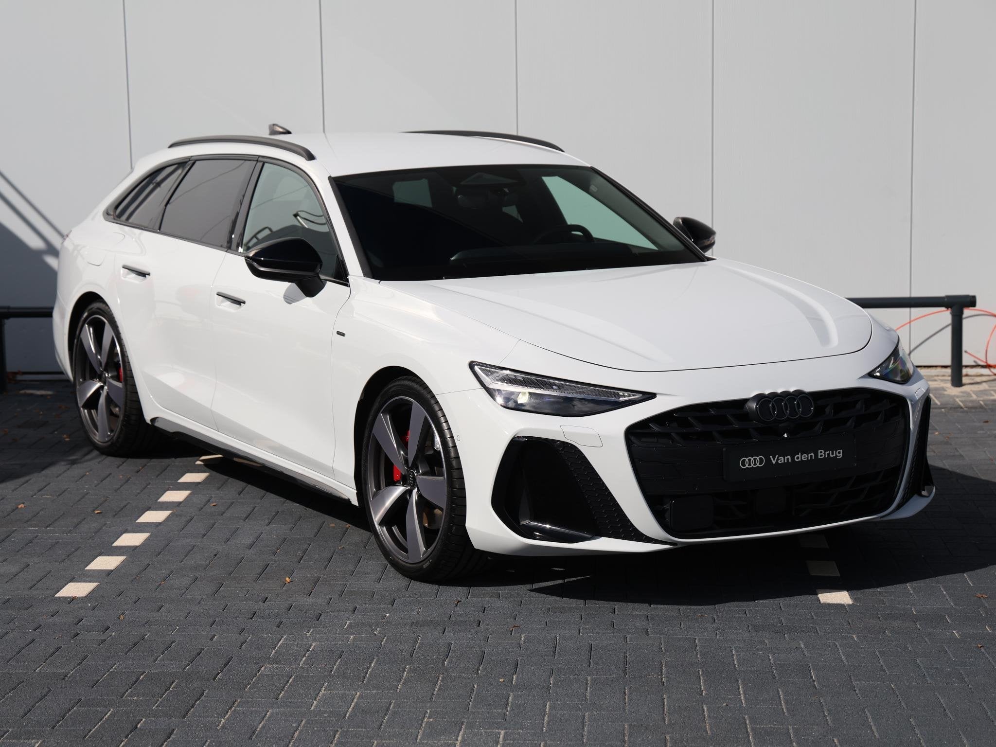 Audi A6 Avant 2.0 e-hybrid quattro S edition Competition 367, Auto's, Stof, Gebruikt, 4 cilinders, 150 min