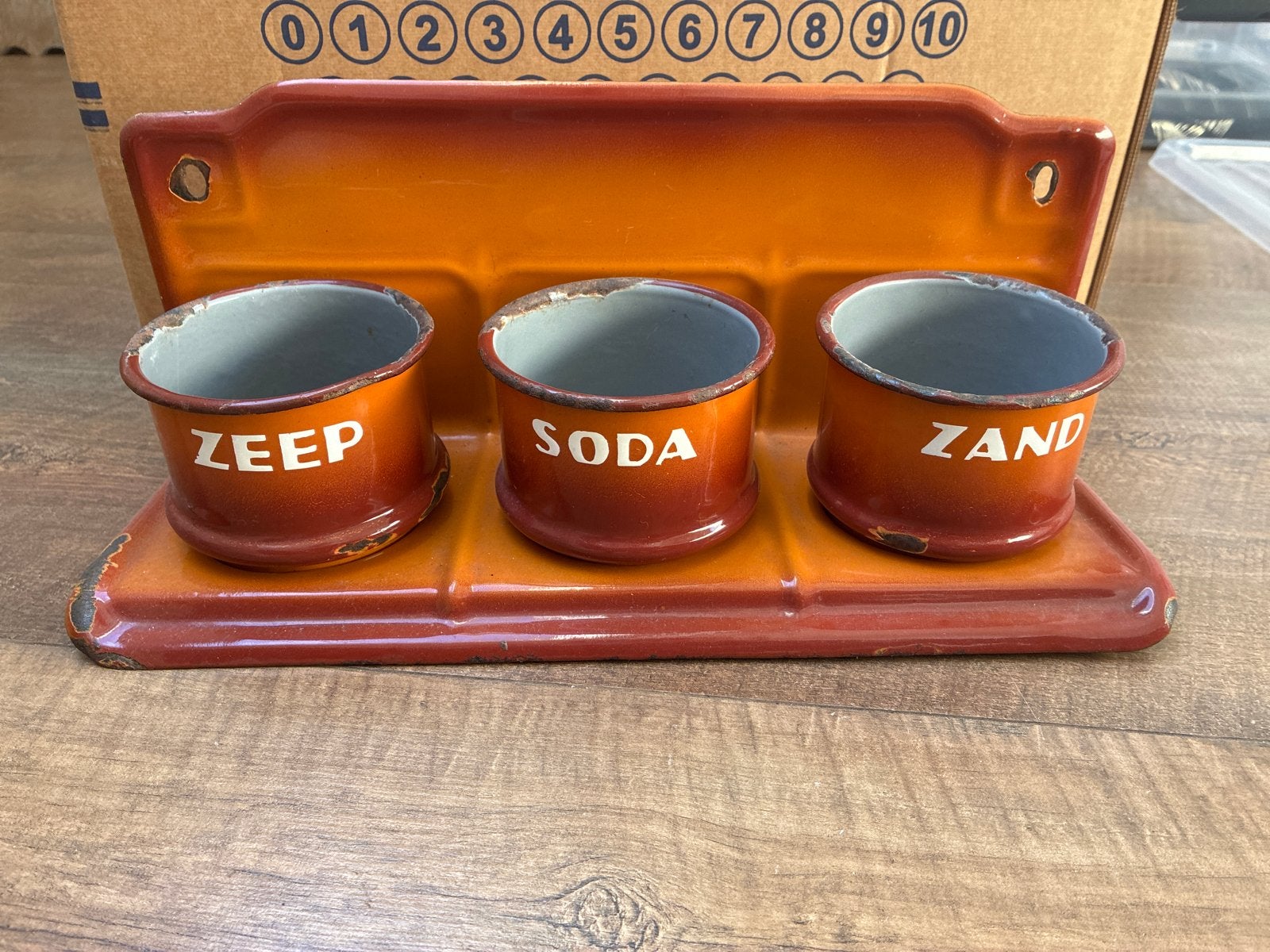 Brocante Emaille oranje Zeep, Soda, Zand Rekje - Oranje/Rood, Antiek en Kunst, Ophalen of Verzenden