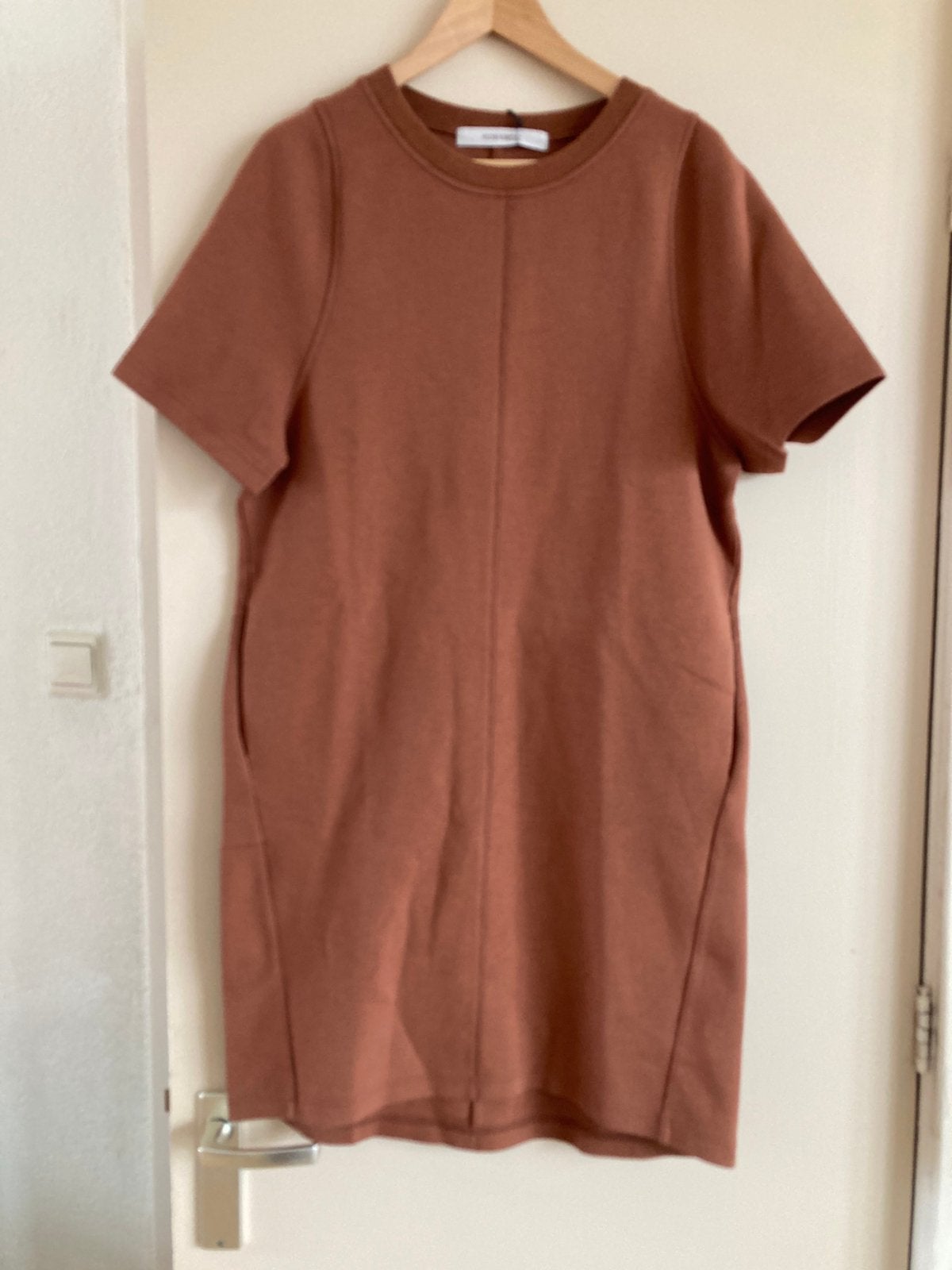 Humanoid Ilse Rosewood jurk sweater maat L bruin nieuw, Bruin, Maat 42/44 (L), Nieuw, Ophalen of Verzenden
