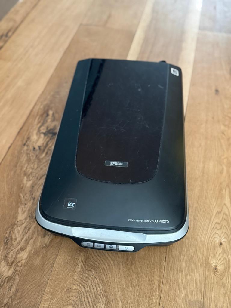 Epson Perfection V500 Photo scanner 6x6 en kleinbeeld, Computers en Software, Scanners, Gebruikt, Flatbedscanner, MacOS, Windows