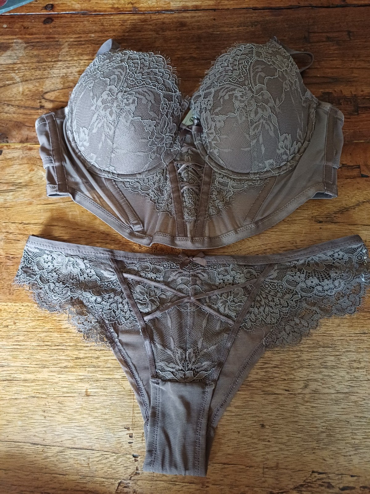 Hunkemöller BH 75D & Broekje M - Eenmalig Gedragen Set, Ophalen of Verzenden