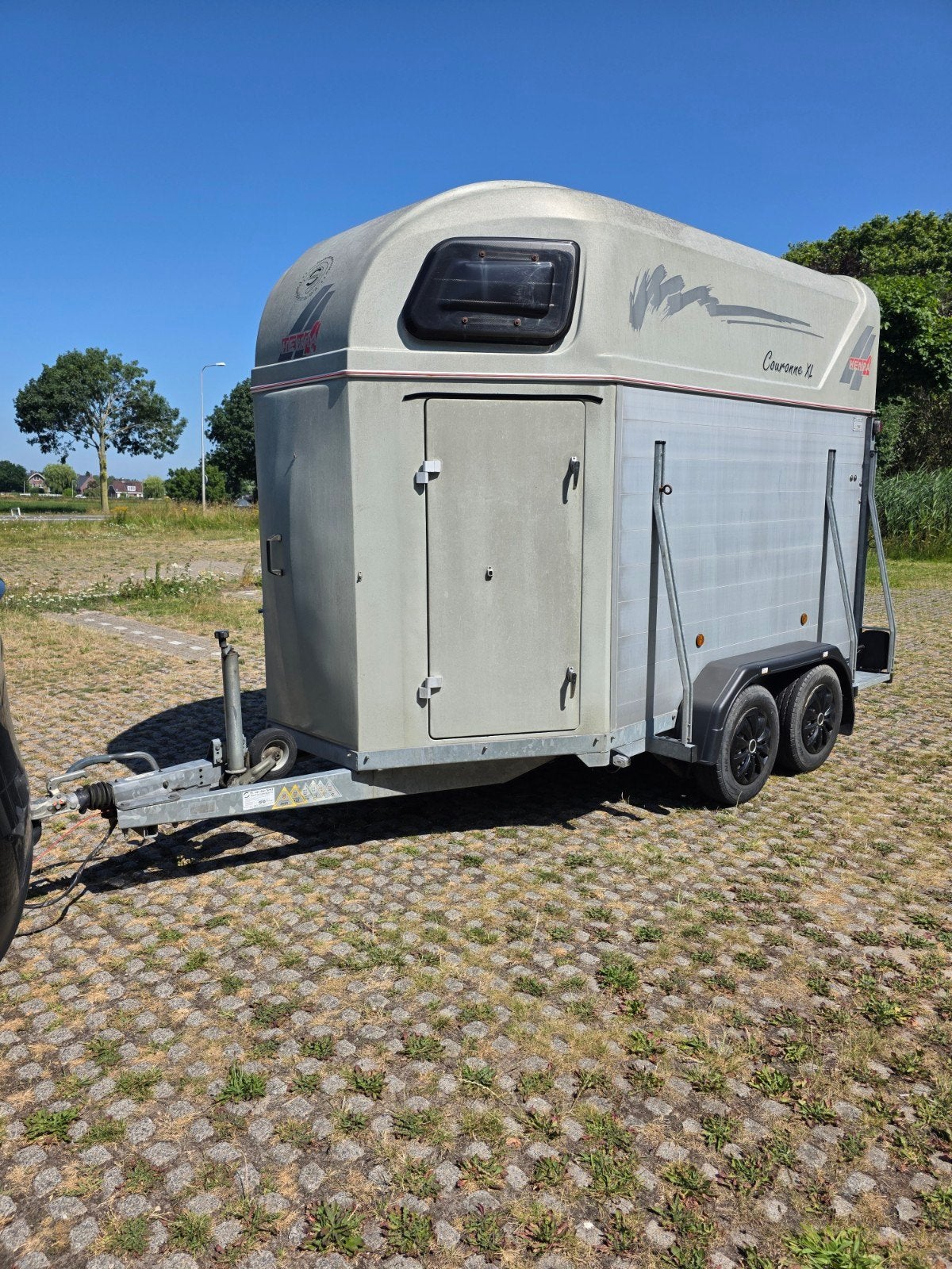 Henra Couronne XL 2-paards trailer met zadelkamer, Dieren en Toebehoren, Paarden en Pony's | Trailers en Aanhangwagens, Ophalen