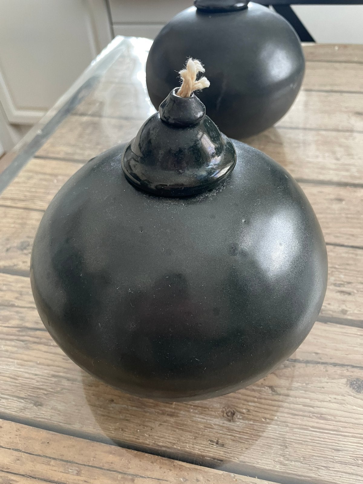 Twee zwarte olielampjes, Ophalen, Overige materialen, Gebruikt, Zwart