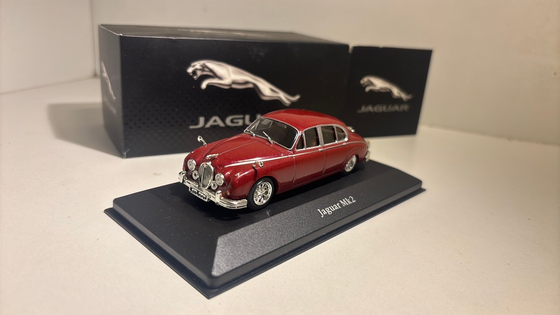 Jaguar mk2 red atlas 1.43
