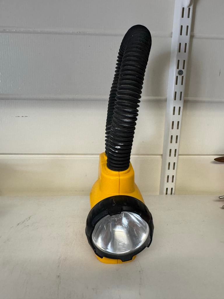 DeWalt zaklamp met flexibele hals, Ophalen of Verzenden, Gebruikt, Accu