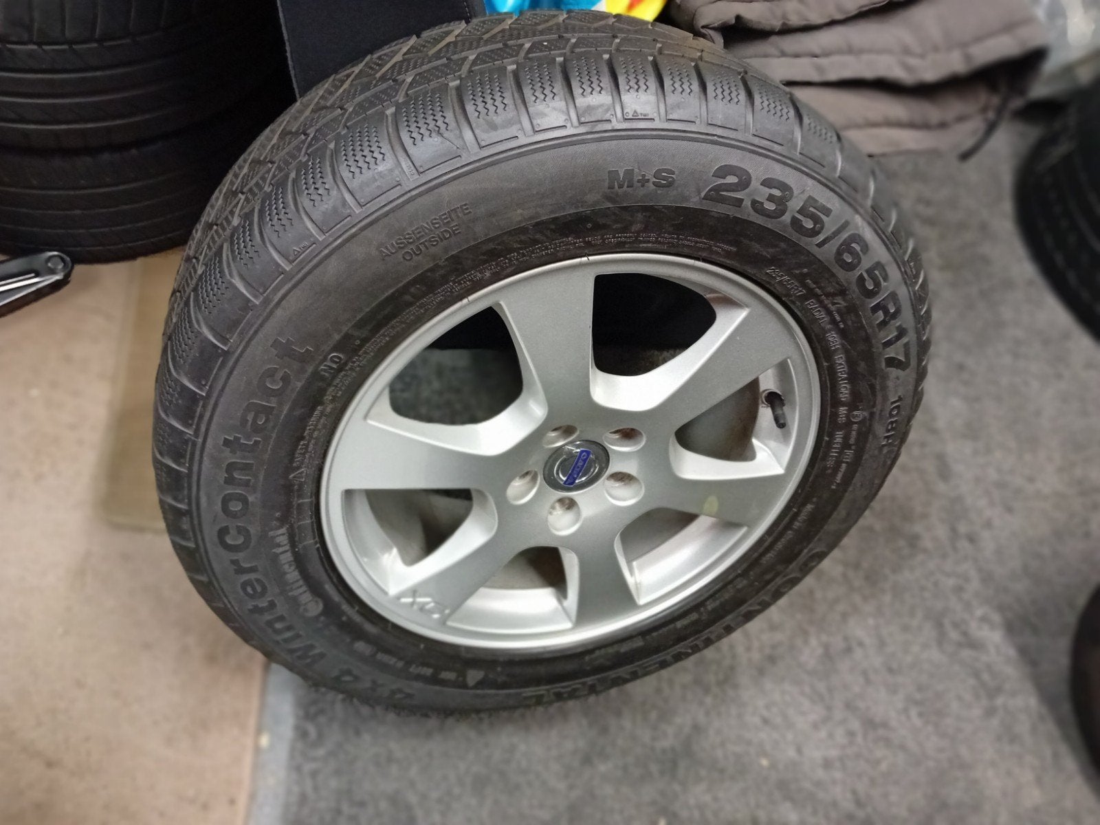 Volvo XC60 lichtmetalen velgen met goede banden, Auto-onderdelen, Banden en Velgen, Ophalen, Gebruikt, Banden en Velgen, 17 inch